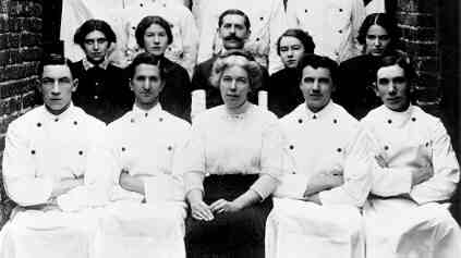 staff from 51 the broadway, ealing in 1912